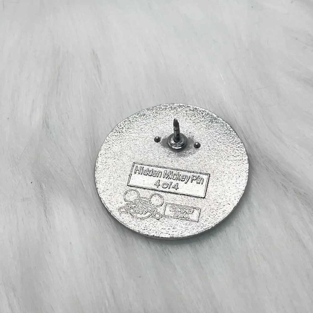 🔮 5/$25‎ Disney Donald Duck Footprint Pin